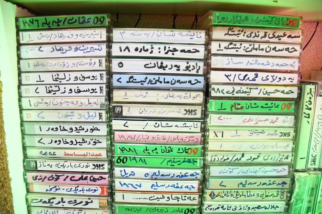 ژوورێکی ماڵەکەی کردووەتە شوێنی کۆکردنەوەی ئەرشیفی ھونەرمەندان