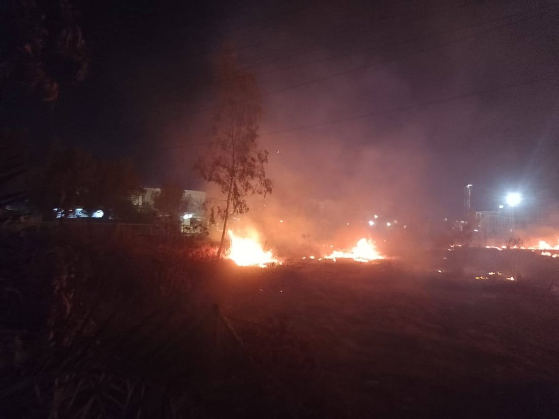 صور: النيران تلتهم حديقة عامة في ميسان