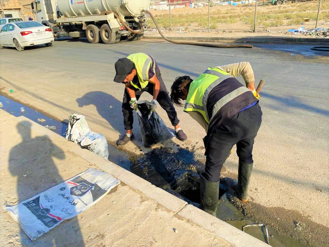 قبل موسم المطر.. حملة تنظيف لمجاري “كمب سارة (صور)