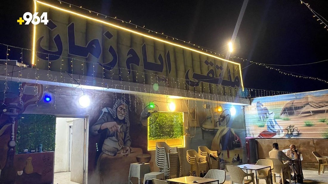صور: مطعم في بعقوبة يلمس ذكريات العراقيين بـ “صينية بيت” وعلى السطح!