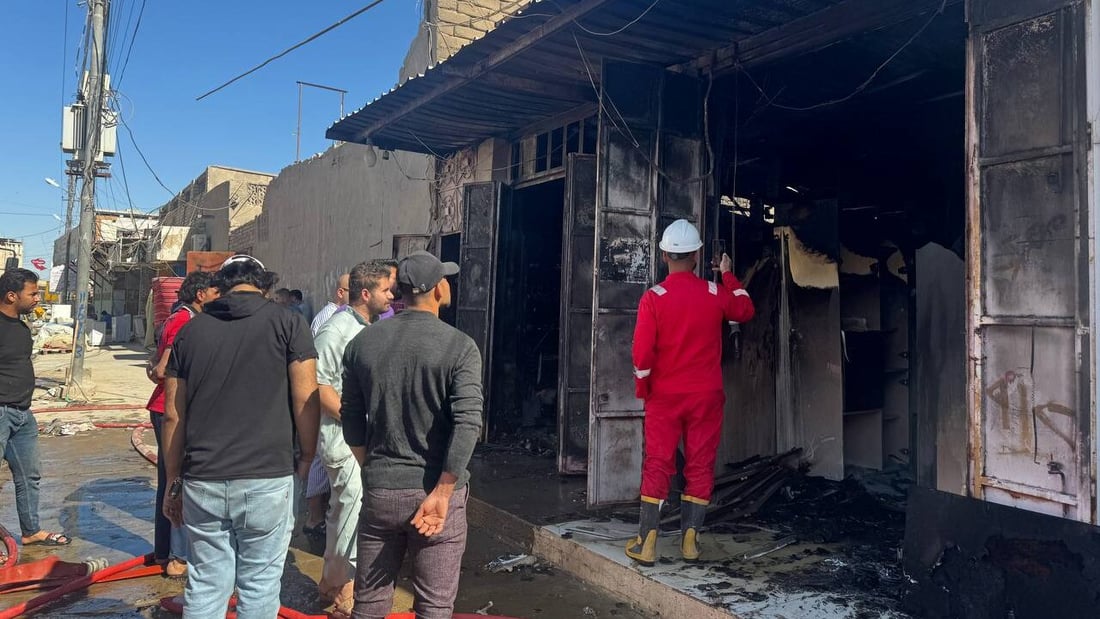 صور: حريق يلتهم 4 محال تجارية وسط الزبير.. الدفاع المدني أخمد النيران