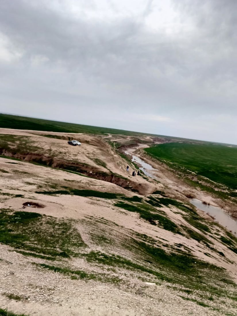 تمتعوا بالطبيعة ولا تفسدوا حقول الحنطة.. زراعة تلعفر مستاءة من بعض السواح (صور)