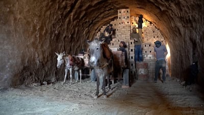 الطابوق العراقي قد ينهار أمام الإيراني بعد قرار حكومي مربك!