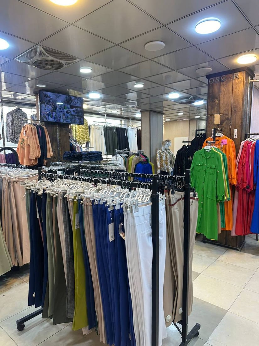 صور: وصلت ملابس الصيف إلى سوق بعقوبة.. البيع “للمعاميل” والموظفون سحبوا “سلف”