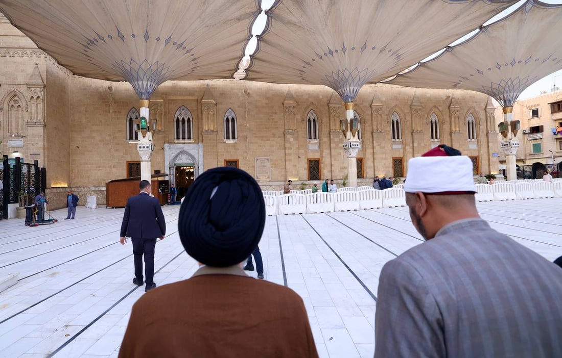 صور من زيارة عمار الحكيم لمسجدي الإمام الحسين والسيدة زينب في القاهرة
