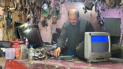 نزیکەى نیو سەدەیە لەناو مێشکى تەلەفزیۆن ئیش دەکات