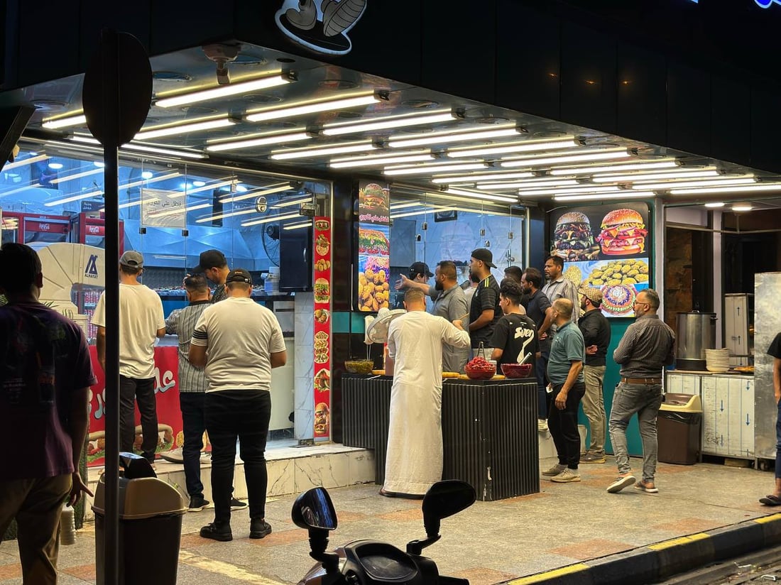 صور ليلية من مطاعم الكوت.. لم تعد تستوعب أعداد الزبائن