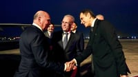 فؤاد حسين يصل القاهرة لبحث القضايا الإقليمية وسبل مواج...