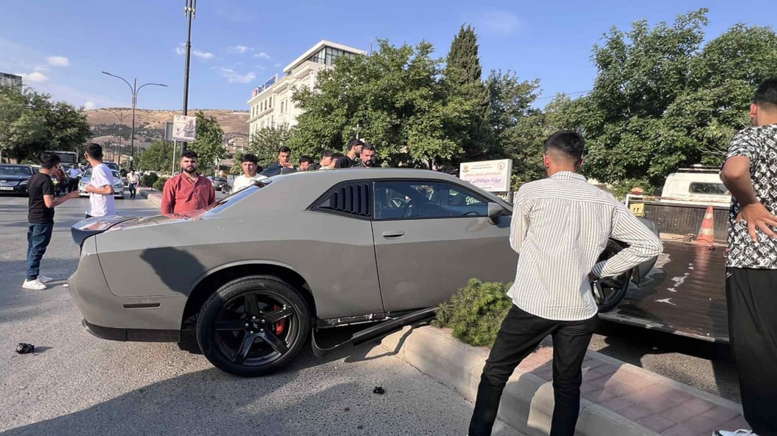 شۆفێرێک نمایشی کرد و کەتنی نایەوە