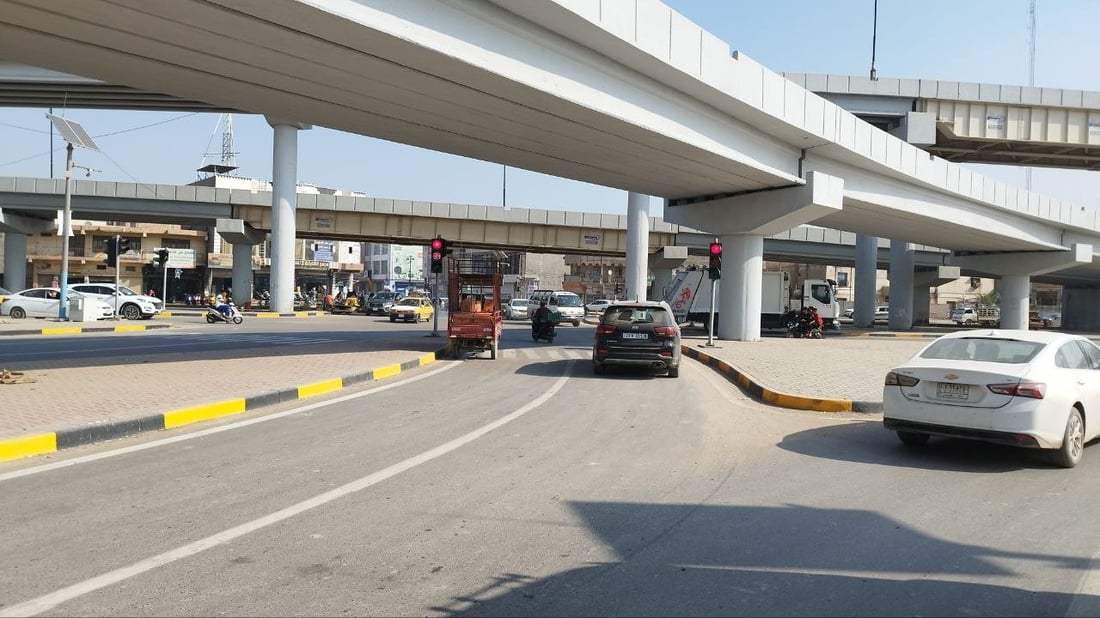 انخفضت الحوادث 80%.. إشارات المرور دخلت الخدمة في مجسر الأم وسط الحلة (صور)
