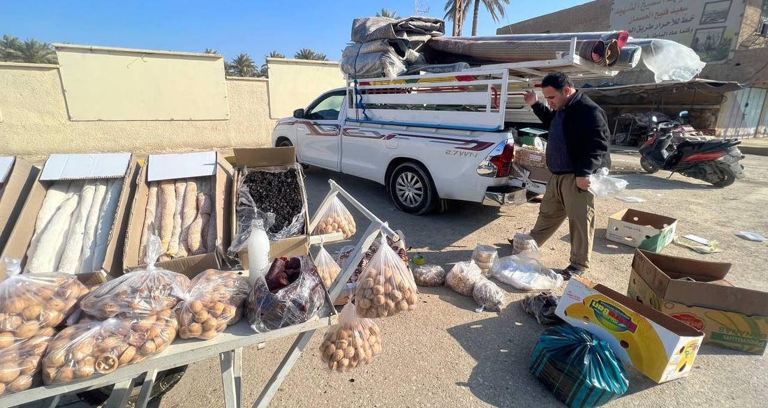 صور: باعة كرد من أربيل في الأنبار.. ينادون بالجوز وقمر الدين