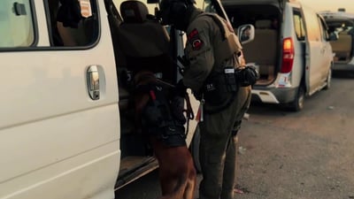 فيديو: الحشد يستعين بالكلاب البوليسية لتأمين مداخل كربلاء