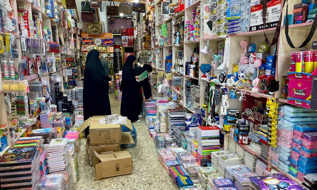 بدأ شراء القرطاسية شمال البصرة وهذه نماذج من أسعار هذا العام (صور)