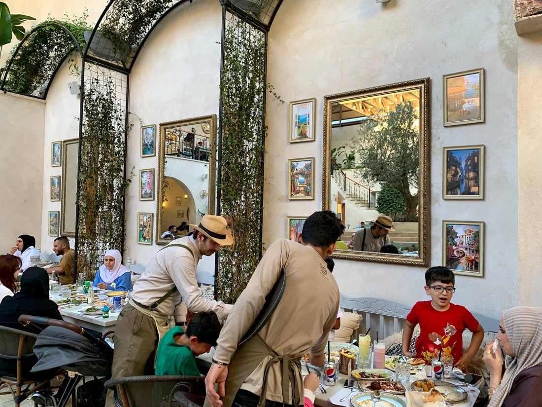 صور: “نوح”.. مطعم جديد بفكرة لبنانية على السطح “البغداديون سئموا الـ in door”