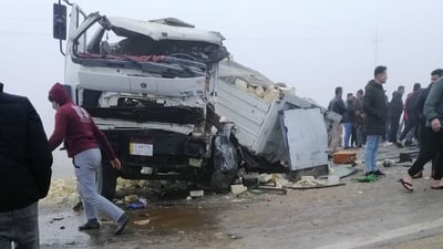 بسبب الضباب.. 5 وفيات و19 مصاباً في حادث مروري لمشجعين عراقيين (صور)