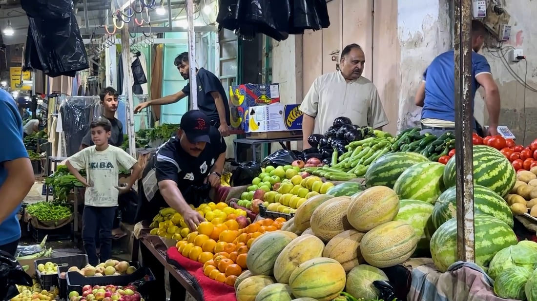 Farmers in Hit supply dawn-harvested crops to local markets
