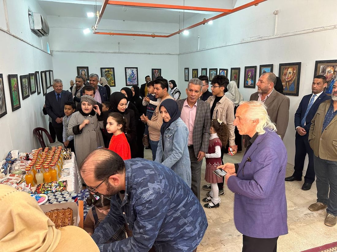 فيديو: الطفلة “لمار” تزين قصر الثقافة بـ 50 لوحة وتبهر فناني الديوانية