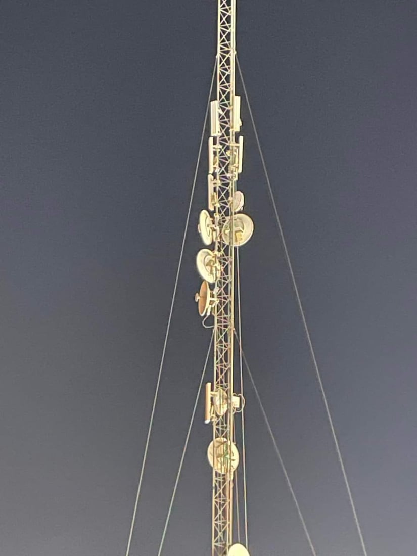 صور: الكيبل الضوئي لا يصل إلى منازل القائم وشركات الإنترنت “تخدع” المستخدمين!