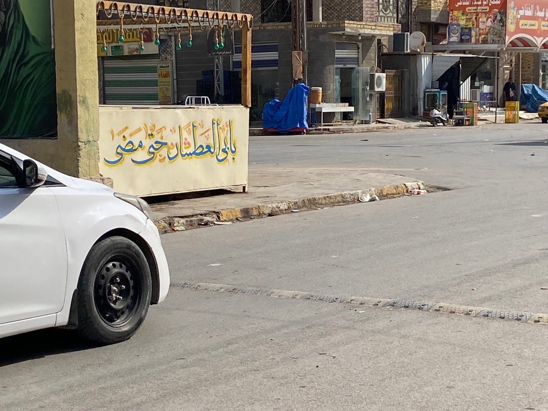 صور من الناصرية: مطبات الشوارع ترهق السواق لكن الأهالي يريدونها لحماية أطفالهم