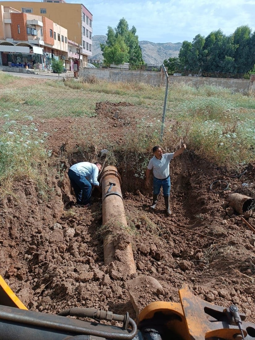 لە کاتی کاردا خۆڵ کەوت بەسەر دوو فەرمانبەری ئاوی ئاکرێ دا