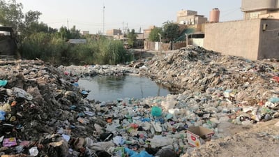 الحلة: بيوت للبيع هرباً من مبزل “الحجي” ومسؤول يطلب “الصبر قليلاً”! (صور)