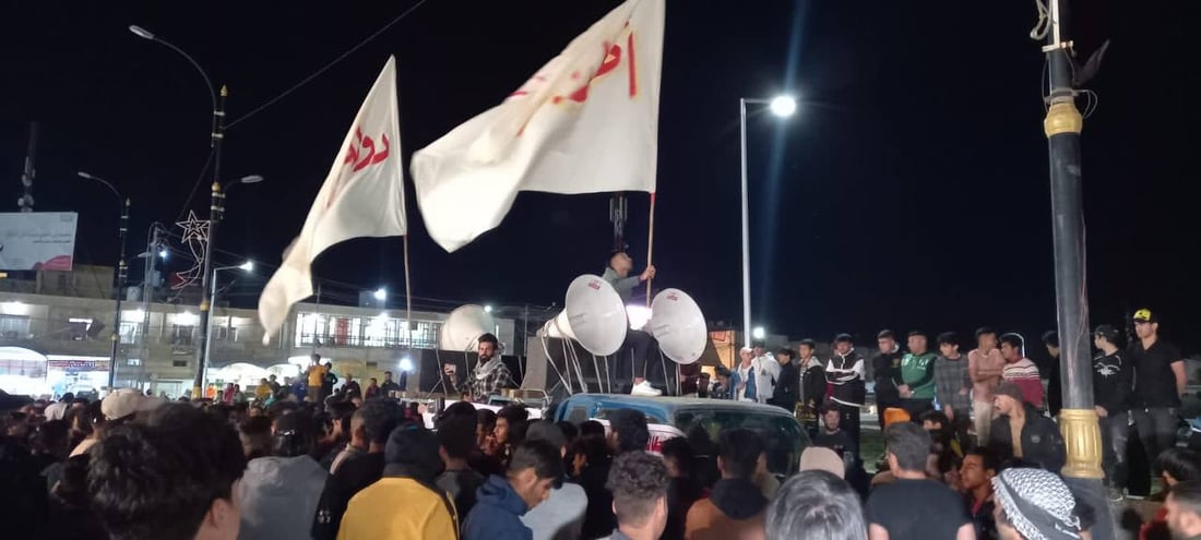 صور: تظاهرة ليلية لأكبر أحياء الكوت تتعلق بالضريبة والبلدية والتربية والمجاري