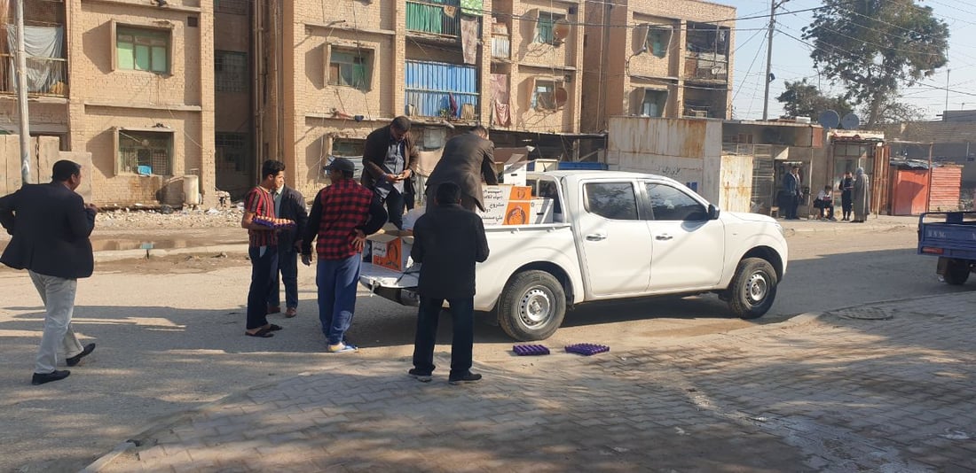 صور: البيض المدعوم يصل إلى حي “التنك” أفقر مناطق السماوة.. الطبقة بـ 4750