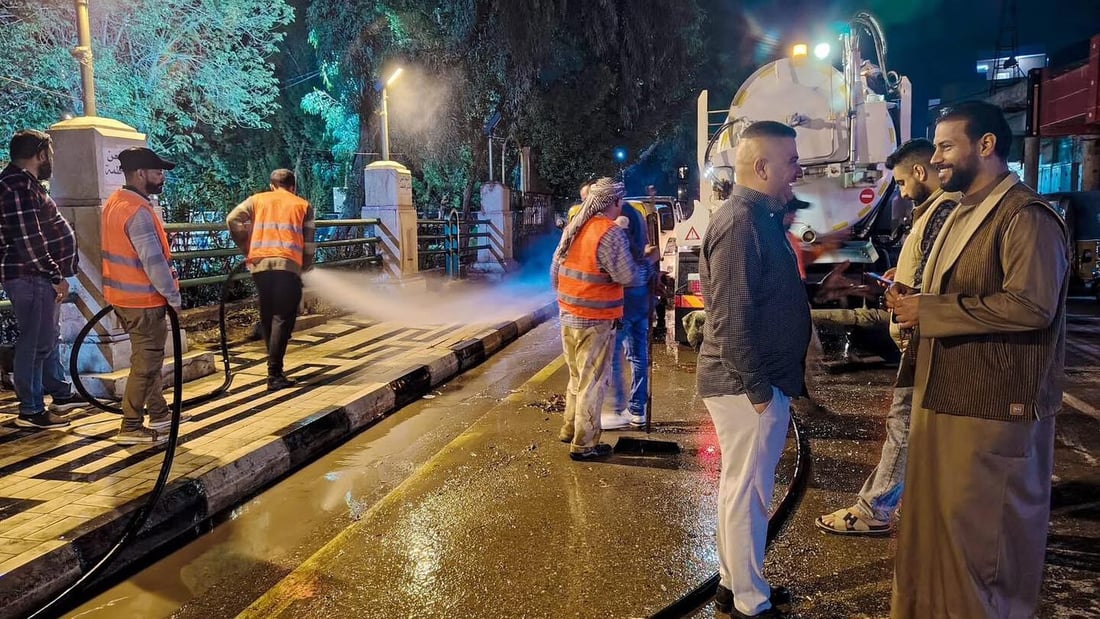 صور من النعمانية.. كوادر البلدية أمضت الليل في غسل الشوارع