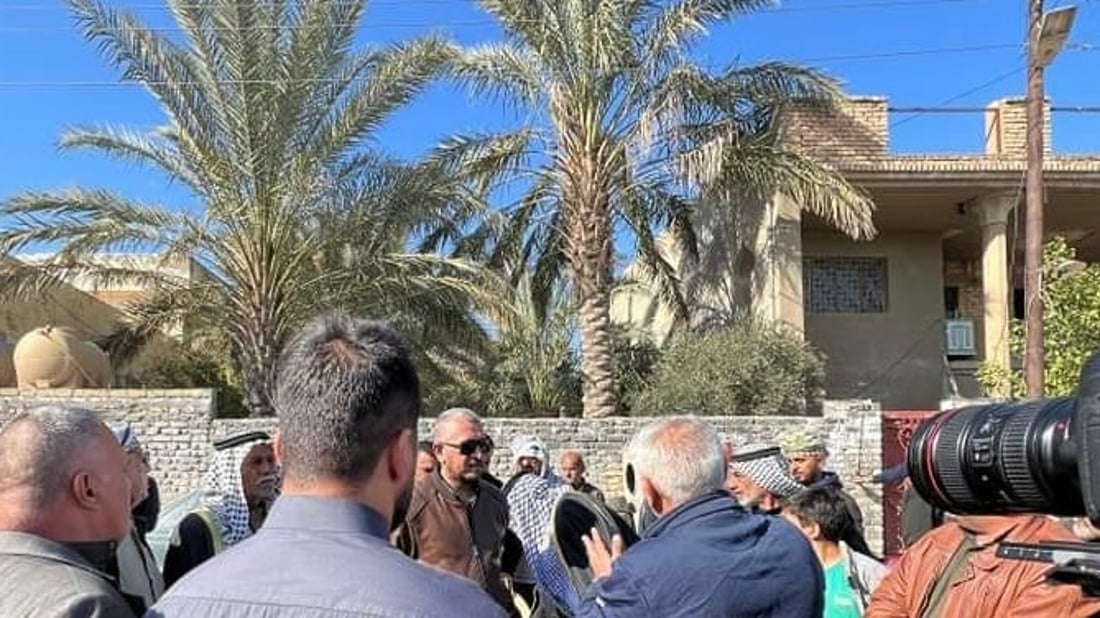 ديالى.. مياه آسنة تطوّق حي “بلور” وتظاهرة للأهالي تندد بالخدمات (صور)