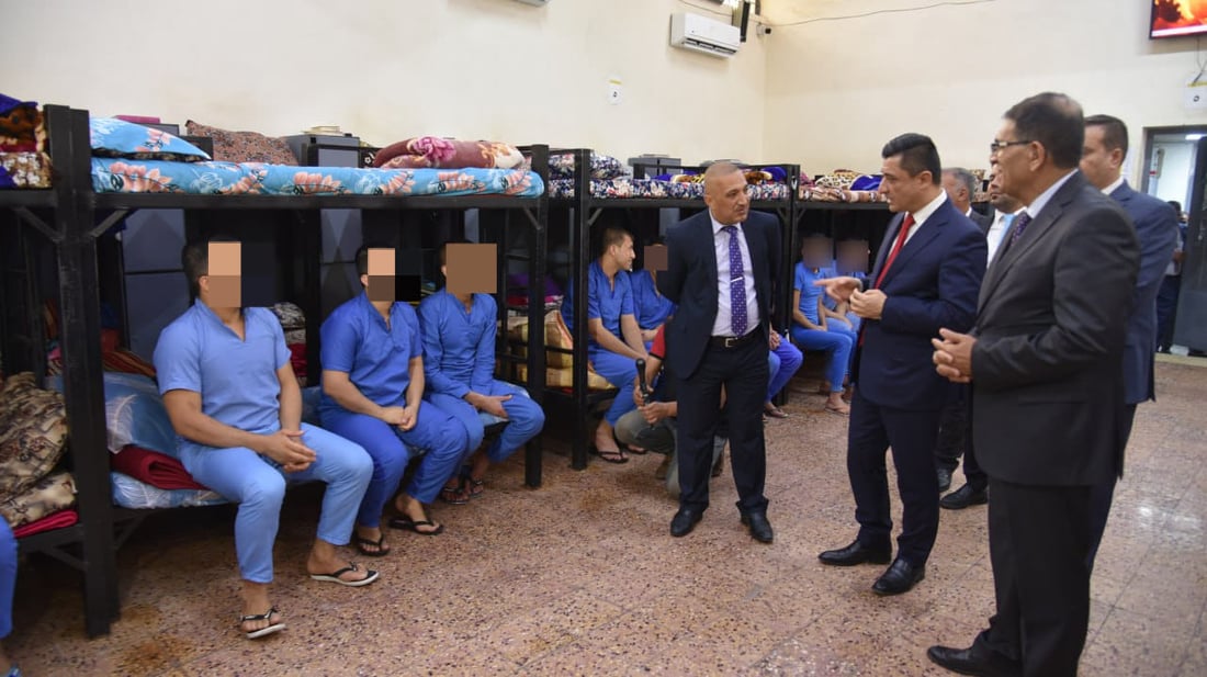 لقطات من سجن الأحداث بنينوى: ورش خياطة وصفوف للدراسة وسجناء على كرسي الحلاقة