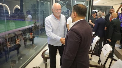 صور: مدرب المنتخب الوطني الجديد يصل الرمادي لمتابعة مباراة الكرمة والشرطة