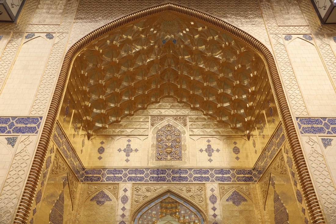 مباشر.. إزاحة الستار عن الإيوان الذهبي في مرقد الإمام علي