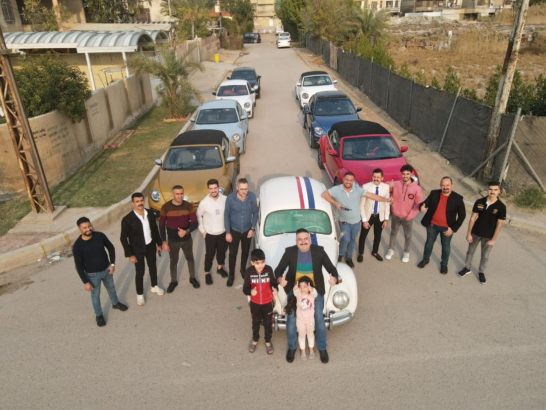 العراقيات يعشقن سيارة الرايخ الألماني.. معتز يجمع ملاك “الرگة” في گروب فيسبوك (صور)