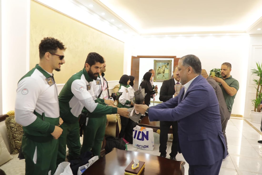 صور: الوزير يستقبل البطلة نجلة عماد والوفد العراقي في مطار بغداد