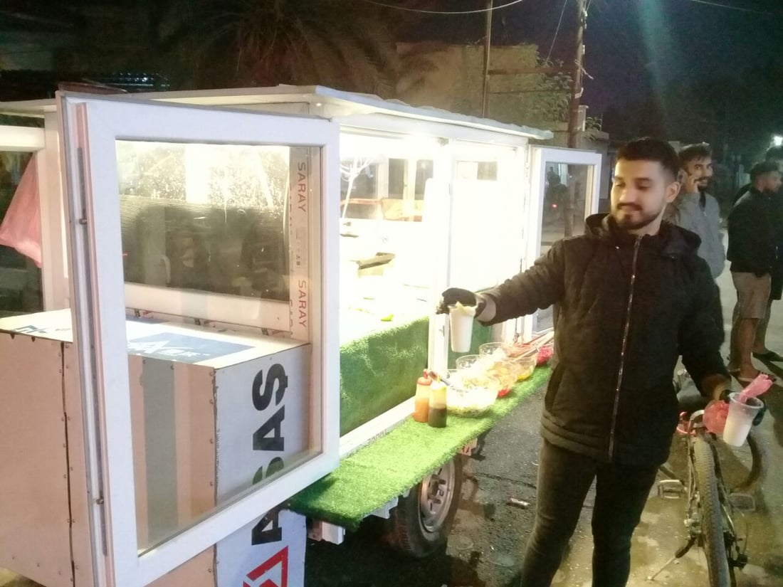 طريقة “عمر” نجحت في كركوك.. وجبة لحم أو دجاج مع لبن غنم بـ 1500 دينار فقط (صور)