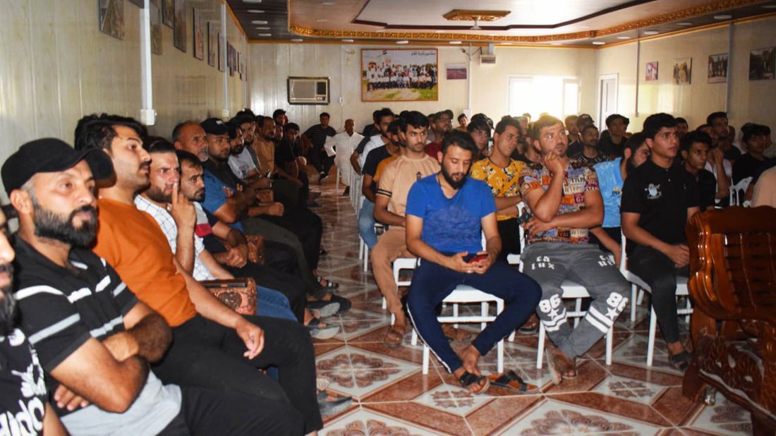 وظيفة بـ700 دولار لشباب الفاو.. قهر البحر بالسلاسل والحبال لنقل مواد الميناء الكبير (صور)