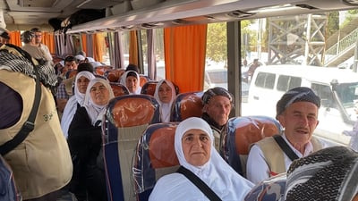 نابینایە و بۆ بەجێگەیاندنی فەریزەی حەج بەرەو مەکـکە بەڕێکەوت