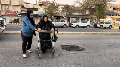 مەنهۆڵێک کێشەکەیە؛ شیشەکانی نەبن پێنج مەتر دەکەویتە چاڵەوە