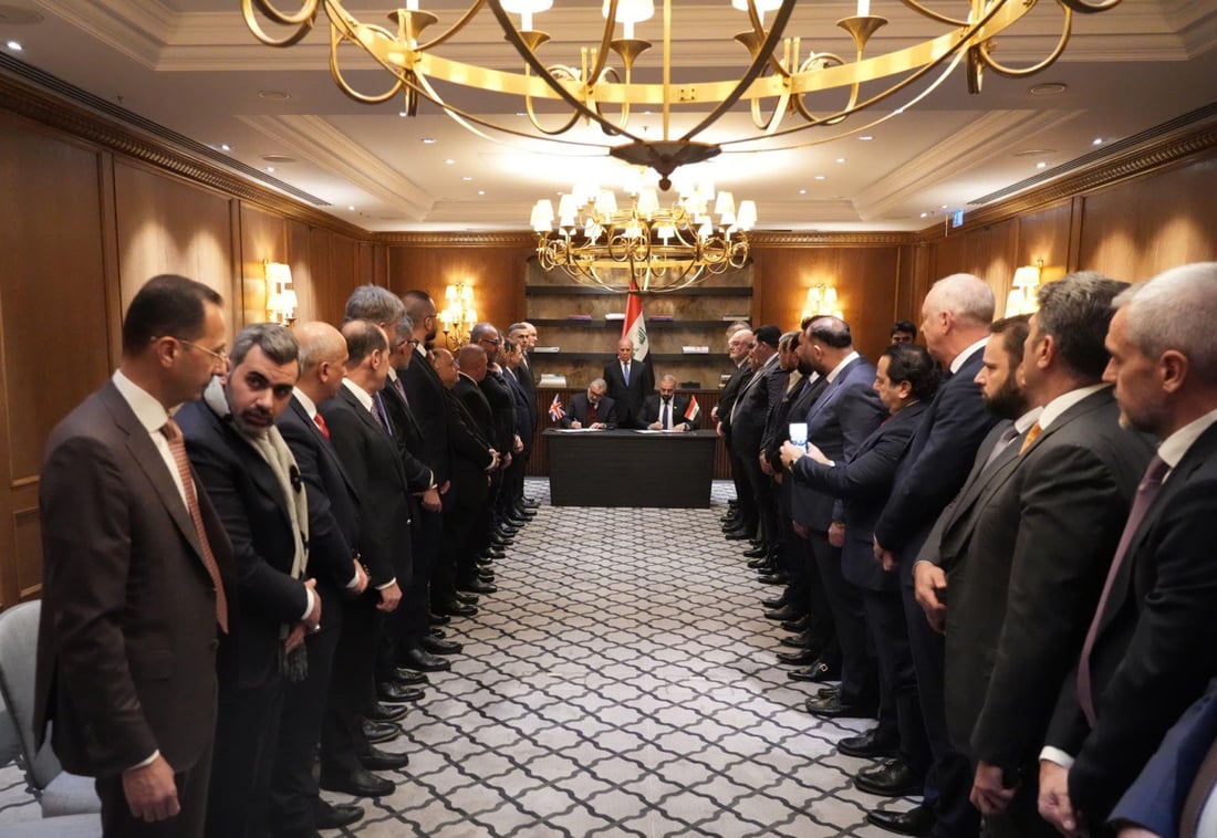 بينها مجموعة الرضا.. “حفلة” توقيعات كبيرة بين العراق وبريطانيا (صور)