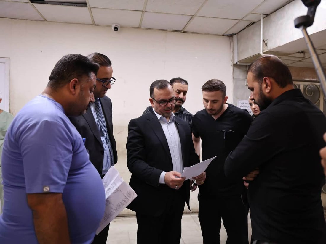 وزير الصحة يعفي مدير مستشفى الكرخ خلال زيارة مسائية مفاجئة