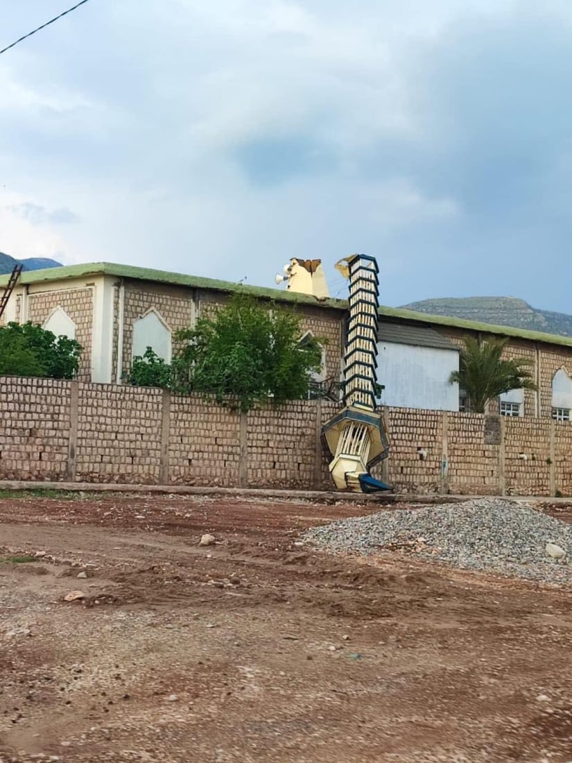 رەشەبا منارەی مزگەوتێکی خست