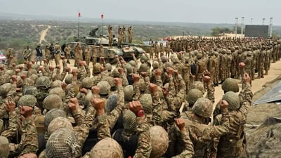 شەڕەكەی نێوان پاكستان و هیندستان دەیان كوژراو و بریندار لێكەوتەوە