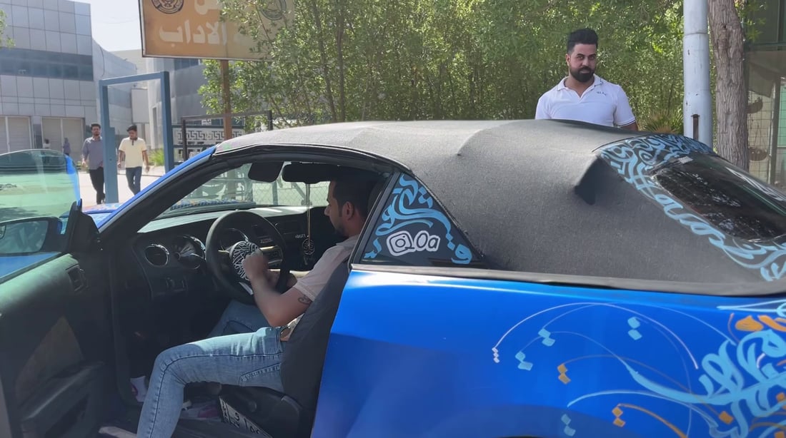 فيديو: البصرة مجنونة بفورد موستانغ.. على جسدها نقش عربي بدل الإنكليزي