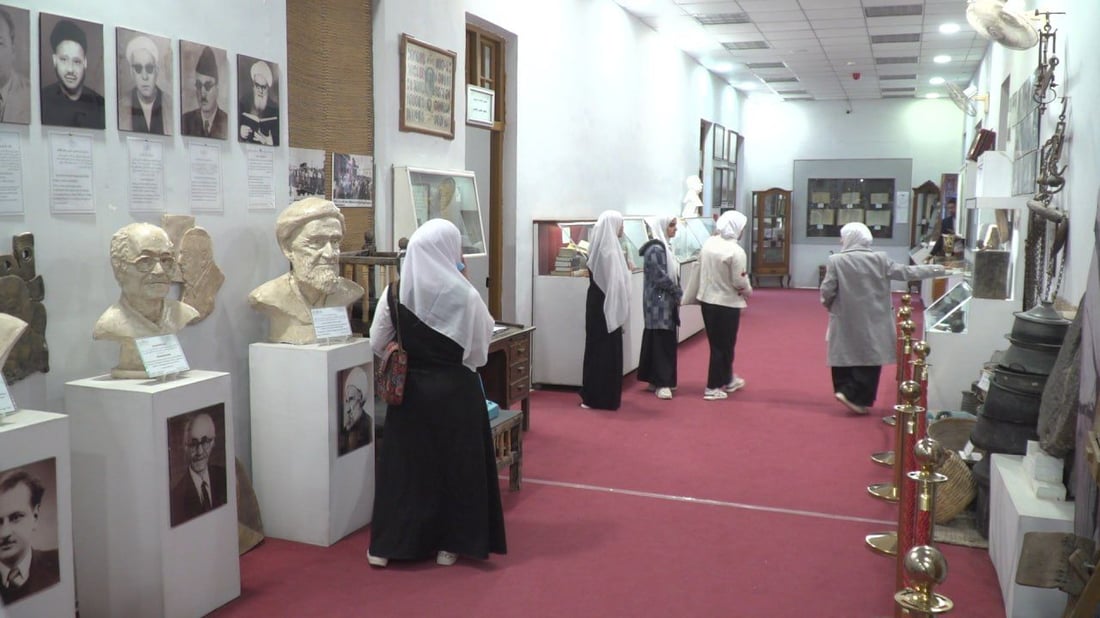 على أرض المتصرفية.. متحف الحلة يروي للطالبات تاريخ البصير وطه باقر (صور)