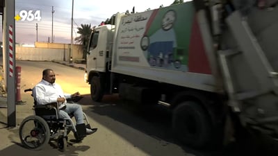 فيديو: جاسم على كرسي متحرك لكنه يحوّر السيارات ويدرس القرآن ويراقب بلدية الزبير