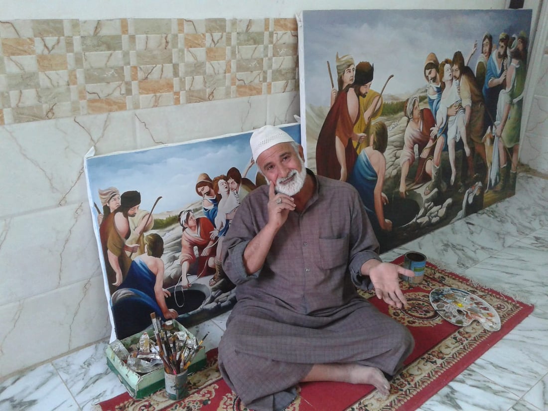 “بالدشداشة والعقال”.. ستيني بموهبة فطرية يُجسّد طبيعة الريف بلوحات عالمية