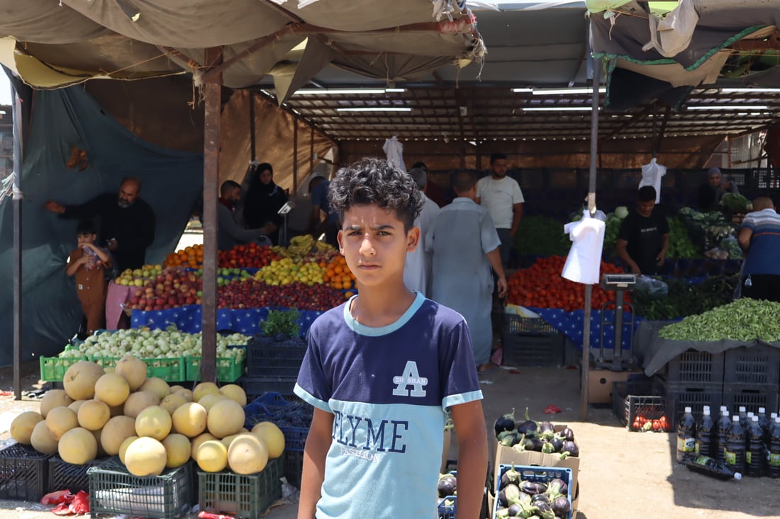 طفل بعمر 14 يعيل عائلته ويكافح في الدجيل لتأمين علاج لشقيقته المريضة (صور)