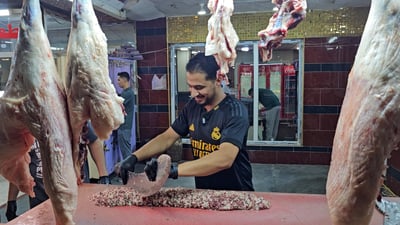 فيديو: الساطور “عادل” في القائم.. هذا كباب الديرة على الحدود البعيدة