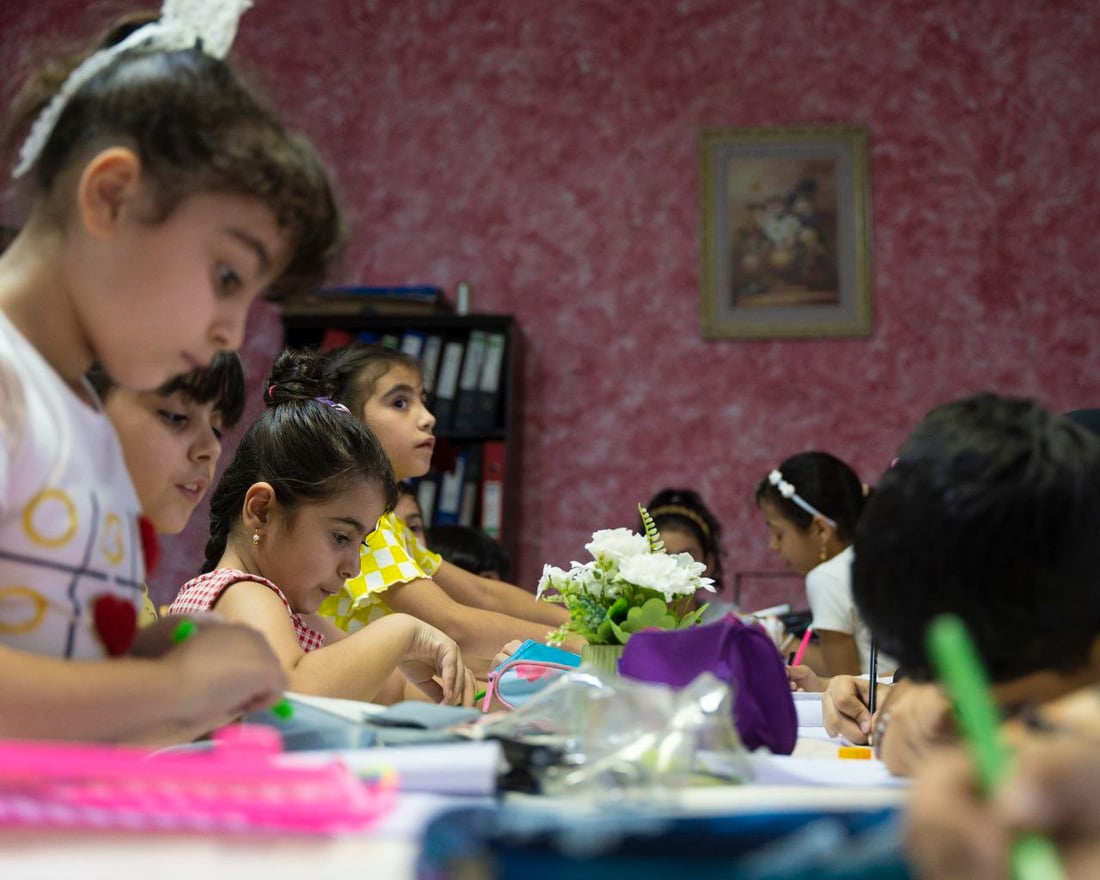 ما أجمل أطفال السماوة حين يرسمون.. “زينب” تكتشف مواهب العشرات في هذه الصور