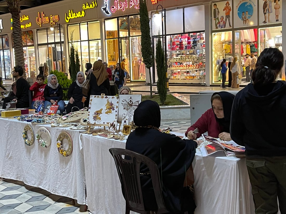 نساء من كركوك تستعرض مهارات إعادة التدوير في معرض “بوليفارد” الليلي (صور)